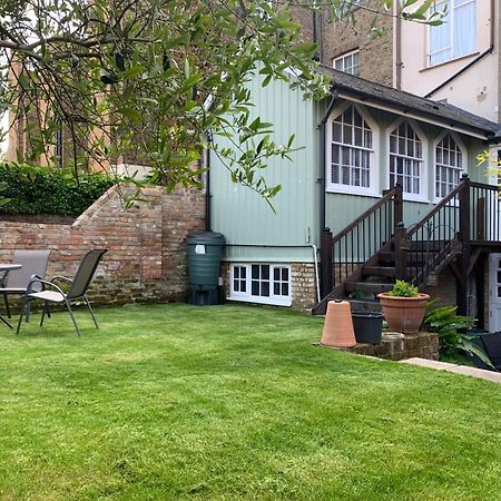 Grand 2 Bed Georgian Apartment At Florence House With King Bed, In The Heart Of Herne Bay & 300M From Beach Exteriör bild