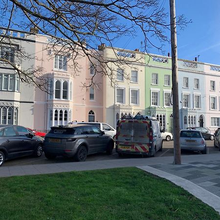 Grand 2 Bed Georgian Apartment At Florence House With King Bed, In The Heart Of Herne Bay & 300M From Beach Exteriör bild