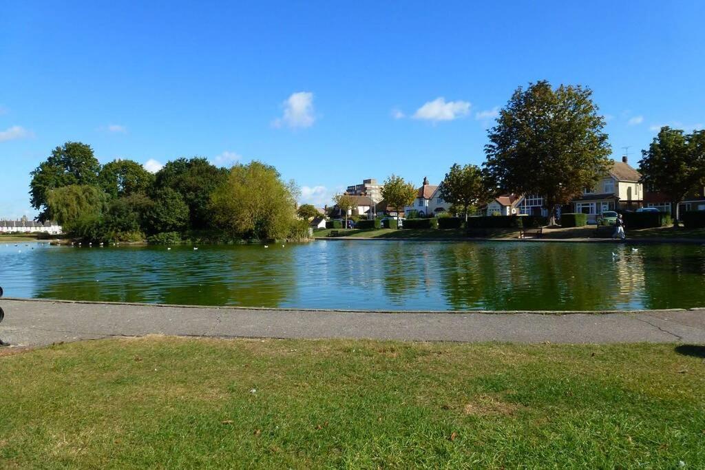 Grand 2 Bed Georgian Apartment At Florence House With King Bed, In The Heart Of Herne Bay & 300M From Beach Exteriör bild
