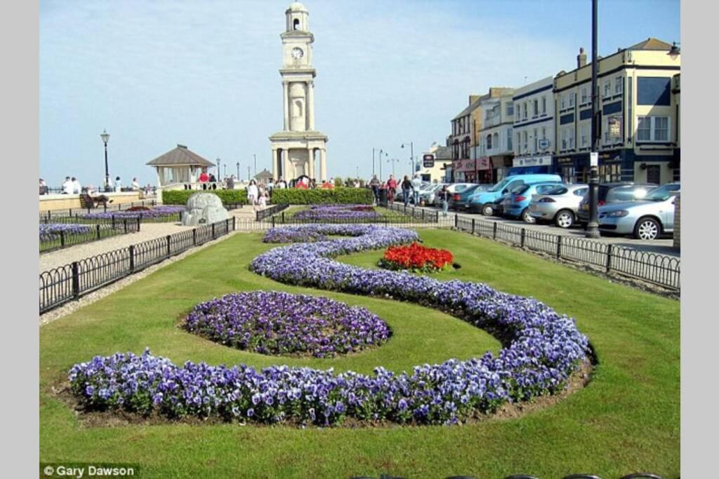 Grand 2 Bed Georgian Apartment At Florence House With King Bed, In The Heart Of Herne Bay & 300M From Beach Exteriör bild