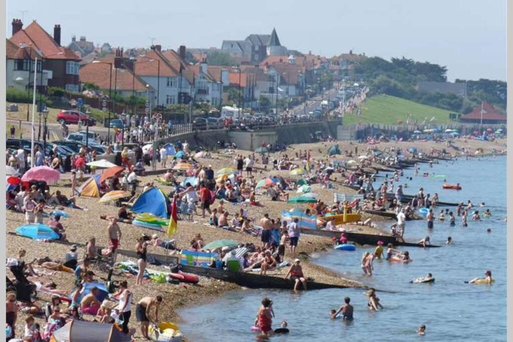 Grand 2 Bed Georgian Apartment At Florence House With King Bed, In The Heart Of Herne Bay & 300M From Beach Exteriör bild