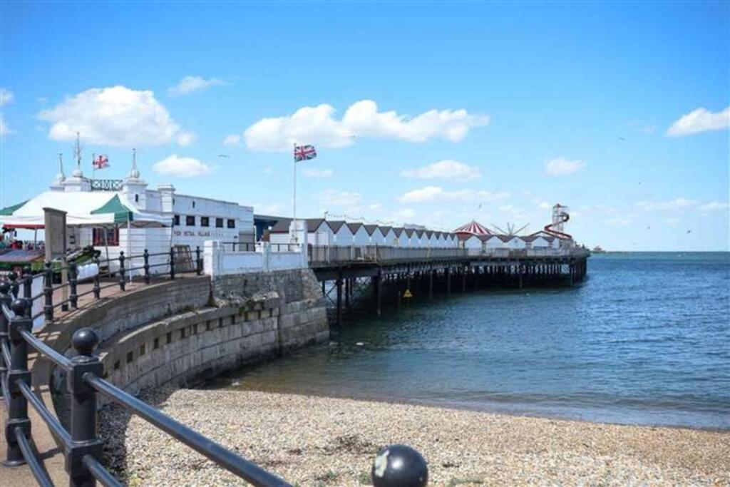 Grand 2 Bed Georgian Apartment At Florence House With King Bed, In The Heart Of Herne Bay & 300M From Beach Exteriör bild