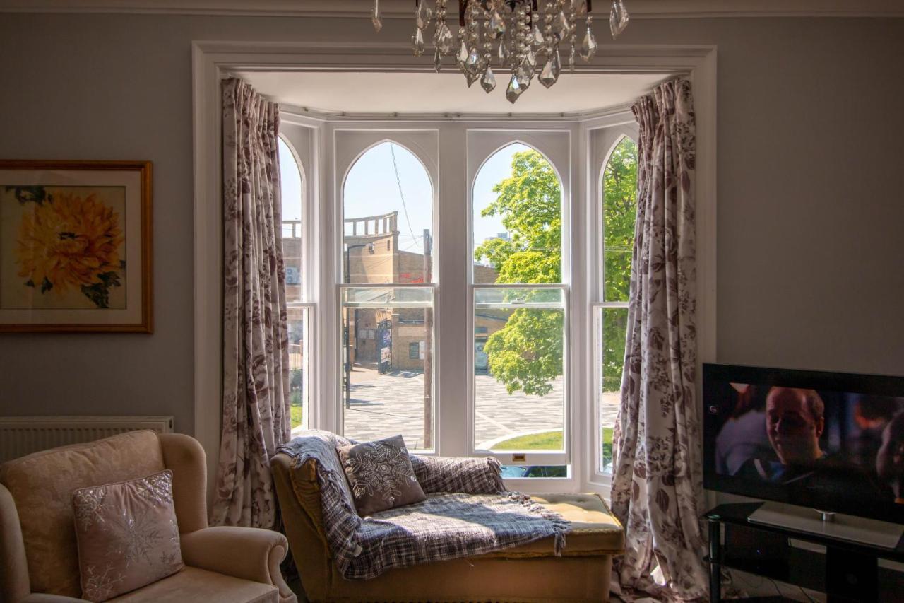 Grand 2 Bed Georgian Apartment At Florence House With King Bed, In The Heart Of Herne Bay & 300M From Beach Exteriör bild