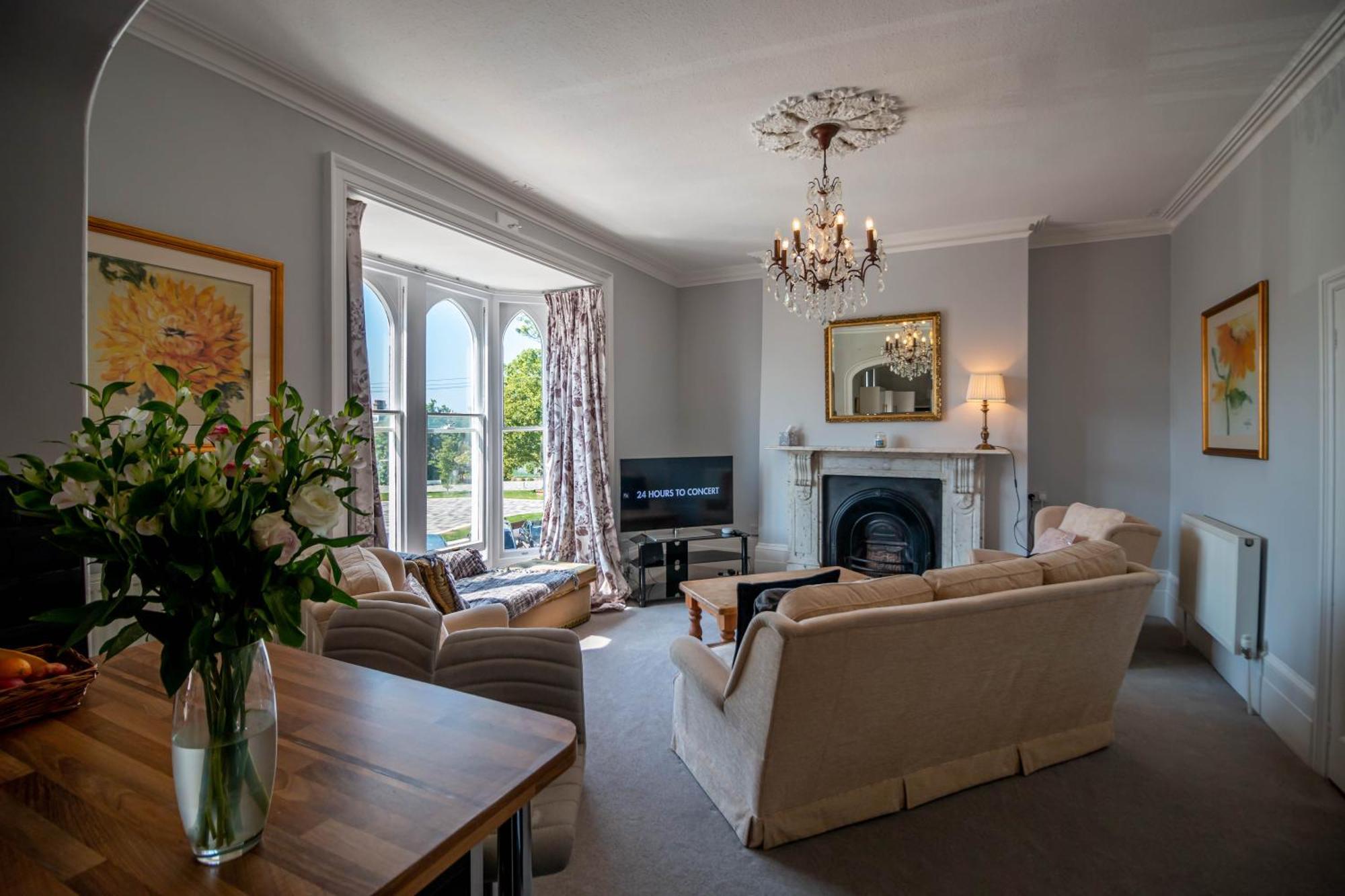 Grand 2 Bed Georgian Apartment At Florence House With King Bed, In The Heart Of Herne Bay & 300M From Beach Exteriör bild