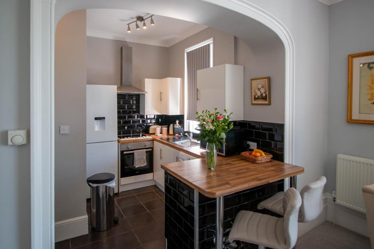 Grand 2 Bed Georgian Apartment At Florence House With King Bed, In The Heart Of Herne Bay & 300M From Beach Exteriör bild