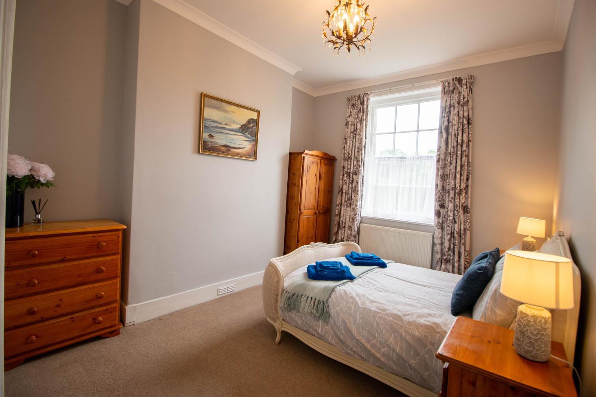 Grand 2 Bed Georgian Apartment At Florence House With King Bed, In The Heart Of Herne Bay & 300M From Beach Exteriör bild