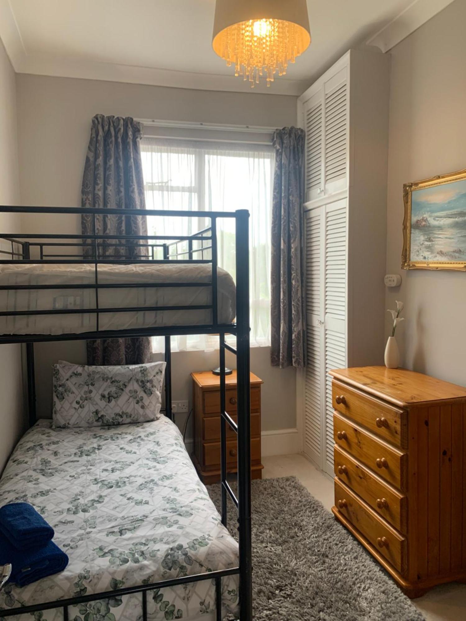 Grand 2 Bed Georgian Apartment At Florence House With King Bed, In The Heart Of Herne Bay & 300M From Beach Exteriör bild