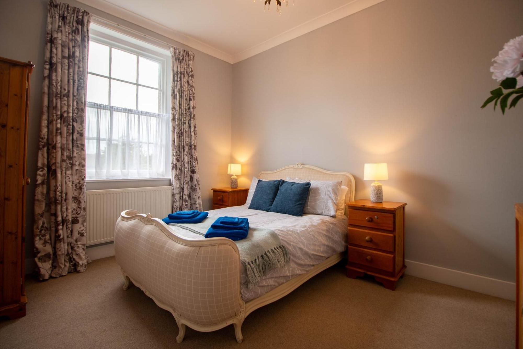 Grand 2 Bed Georgian Apartment At Florence House With King Bed, In The Heart Of Herne Bay & 300M From Beach Exteriör bild